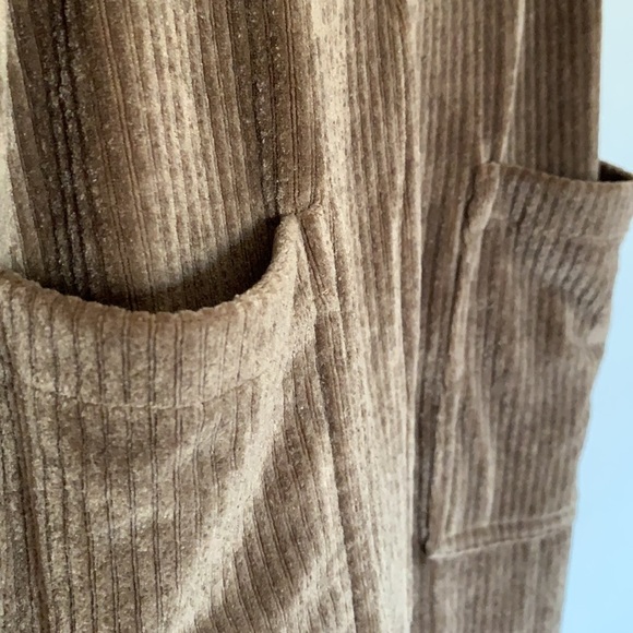 Cute corduroy dress - Picture 2 of 3